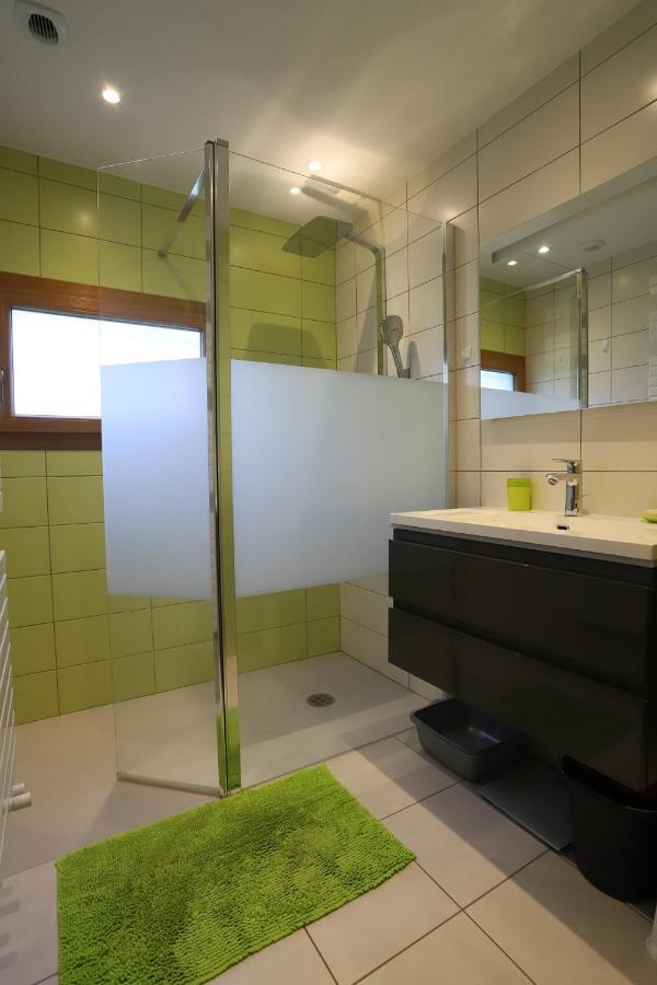Le Vintage Grand Appartement 4 Etoiles Avec Jardin Proche Du Lac Annecy Exterior photo